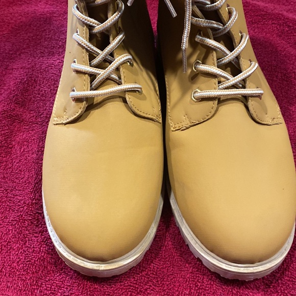 Charlotte Russe Rubber Soled Suede-Like Chunky Lace-Up Boots, Size 11 - Picture 2 of 9